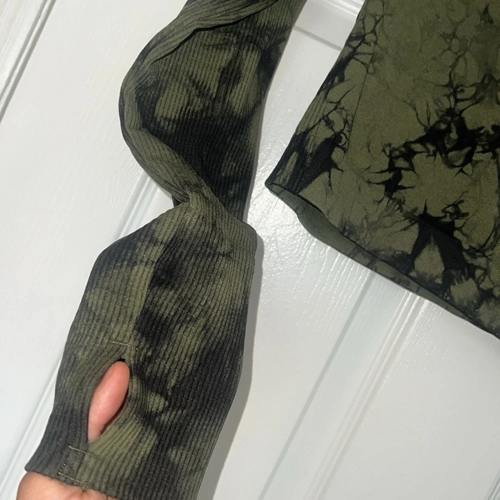 PINK ACTIVE Victoria’s Secret active top long sleeve tie dye green black top - Picture 8 of 10